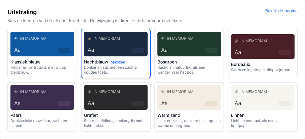 De themakiezer op de beheerpagina, met acht kleurstalen waarvan Nachtblauw is gekozen